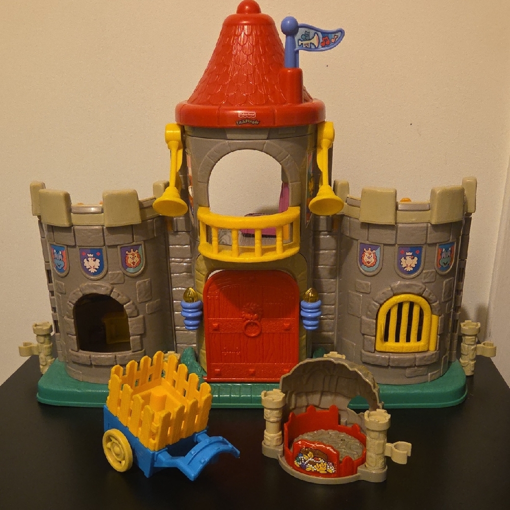 Little People Lil Kingdom Castle 2003 With Extras